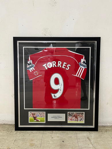 เสื้อบอลลิเวอร์พูลลิขสิทธิ์แท้ ปี 2006-2008 รุ่น Fernando Torres พร้อมลายเซ็นนักเตะและกรอบสุดพรีเมี่ยม