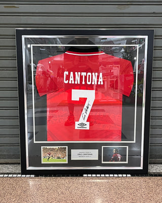 เสื้อบอลแมนเชสเตอร์ยูไนเต็ดปี 1996 มาพร้อมลายเซ็น Eric Cantona และใบเซอร์รับรอง