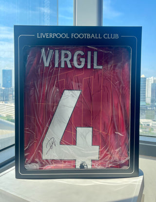 เสื้อบอลลิเวอร์พูลลิขสิทธิ์แท้ Virgil van Dijk ปี 2024/2025 มาพร้อมลายเซ็นและกรอบสุดพรีเมี่ยม