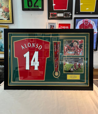 เสื้อแข่งลิเวอร์พูลลิขสิทธิ์แท้ Xabi Alonso ชุดแชมป์ยุโรปปี 2005 มาพร้อมลายเซ็นและกรอบสุดพรีเมี่ยม