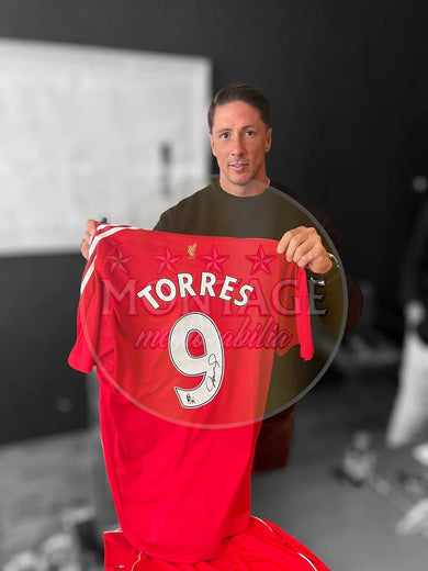 เสื้อบอลลิเวอร์พูลลิขสิทธิ์แท้ ปี 2008-2010 รุ่น Fernando Torres พร้อมลายเซ็นนักเตะและกรอบสุดพรีเมี่ยม