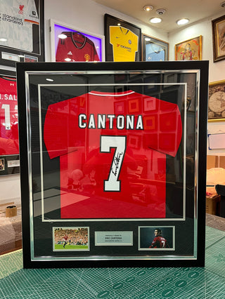 เสื้อบอลแมนเชสเตอร์ยูไนเต็ดปี 1996 มาพร้อมลายเซ็น Eric Cantona และใบเซอร์รับรอง