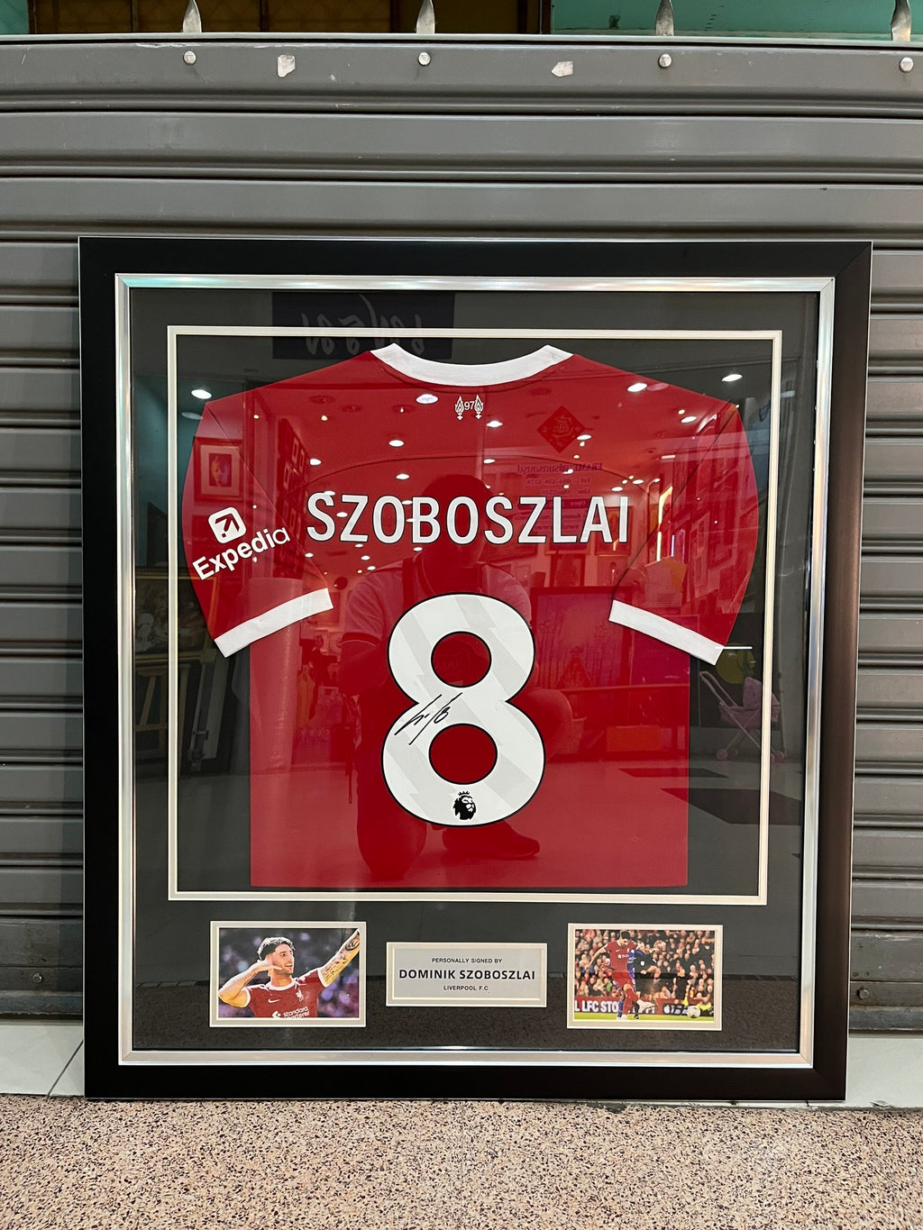 เสื้อบอลลิเวอร์พูลลิขสิทธิ์แท้ Dominik Szoboszlai ปี 2023/24 มาพร้อมลายเซ็นและกรอบสุดพรีเมี่ยม