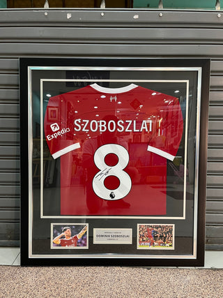 เสื้อบอลลิเวอร์พูลลิขสิทธิ์แท้ Dominik Szoboszlai ปี 2023/24 มาพร้อมลายเซ็นและกรอบสุดพรีเมี่ยม