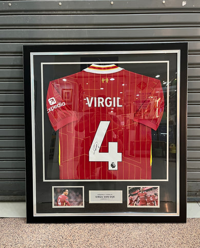 เสื้อบอลลิเวอร์พูลลิขสิทธิ์แท้ Virgil van Dijk ปี 2024/2025 มาพร้อมลายเซ็นและกรอบสุดพรีเมี่ยม