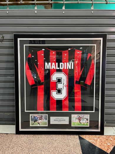 เสื้อบอลเอซี มิลานลิขสิทธิ์แท้ Paolo Maldini รีเมคปี 1994 มาพร้อมลายเซ็นและกรอบสุดพรีเมี่ยม