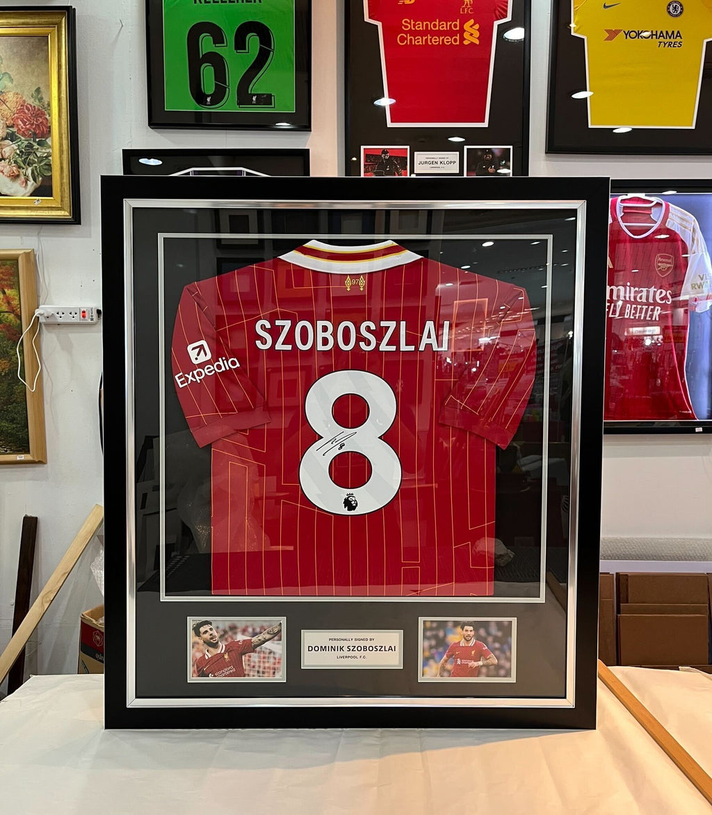 เสื้อบอลลิเวอร์พูลลิขสิทธิ์แท้ Dominik Szoboszlai ปี 2024/2025 มาพร้อมลายเซ็นและกรอบสุดพรีเมี่ยม