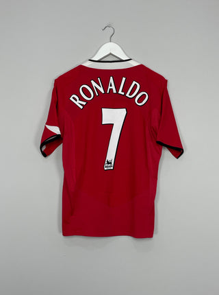 เสื้อบอลมือสองลิขสิทธิ์แท้แมนเชสเตอร์ ยูไนเต็ด ปี 2005/06 รุ่น Cristiano Ronaldo ไซส์ M ในกรอบสวยหรู