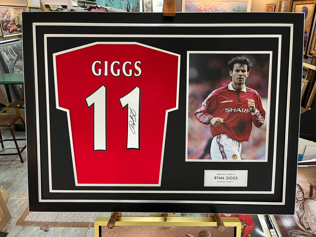 เสื้อแข่งแมนเชสเตอร์ยูไนเต็ดลิขสิทธิ์แท้ Ryan Giggs ปี 1999 มาพร้อมลายเซ็นและกรอบสุดพรีเมี่ยม