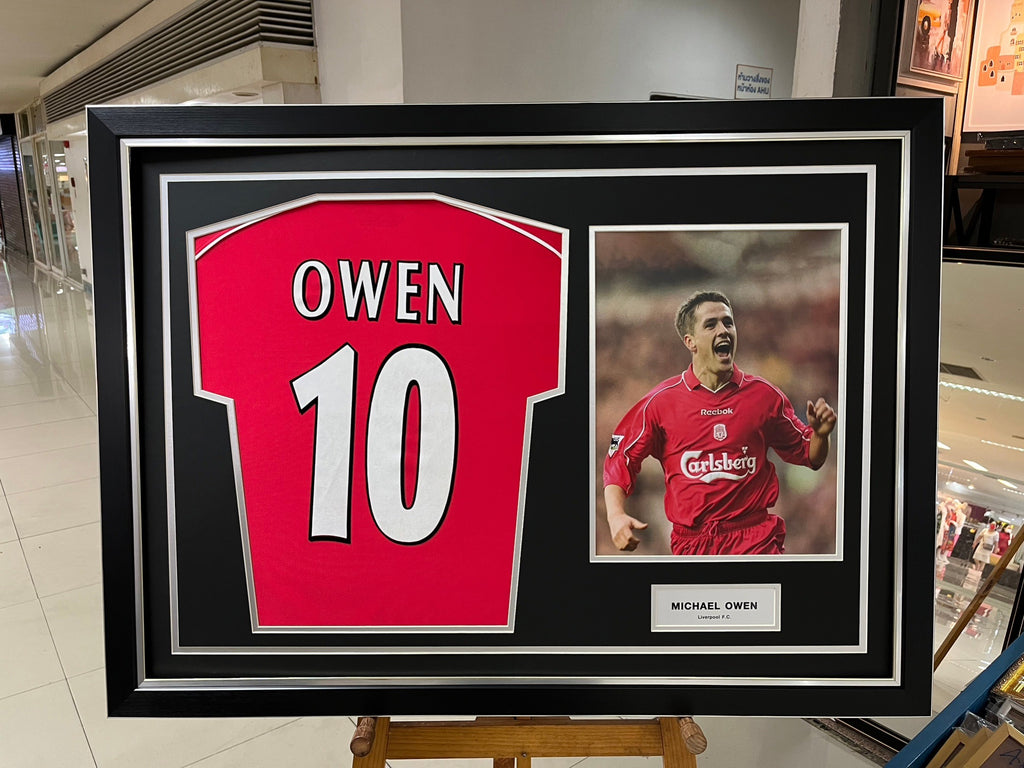 เสื้อแข่งมือสองลิขสิทธิ์แท้ ลิเวอร์พูล ปี 2000-02 รุ่น Owen ไซส์ XL ในกรอบสวยหรู