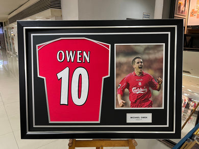 เสื้อแข่งมือสองลิขสิทธิ์แท้ ลิเวอร์พูล ปี 2000-02 รุ่น Owen ไซส์ XL ในกรอบสวยหรู