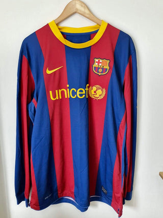 เสื้อแข่งมือสองลิขสิทธิ์แท้บาร์เซโลน่า ปี 2010-11 รุ่น Messi ไซส์ XL ในกรอบสวยหรู