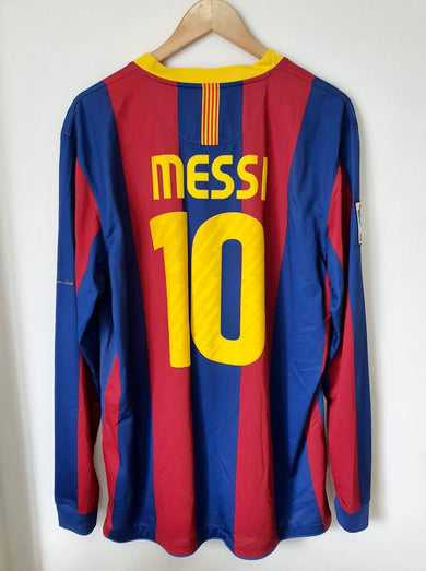 เสื้อแข่งมือสองลิขสิทธิ์แท้บาร์เซโลน่า ปี 2010-11 รุ่น Messi ไซส์ XL ในกรอบสวยหรู